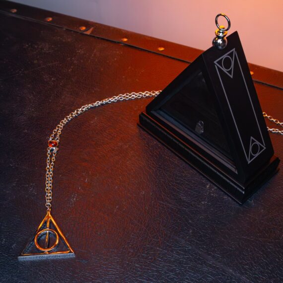 NN7007 Xenophilius Lovegoods Necklace - Environment 2_resized