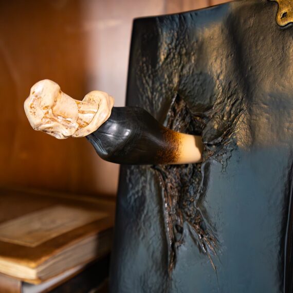 NN7271 Basilisk Fang and Tom Riddle Diary Sculpture - Detail_resized
