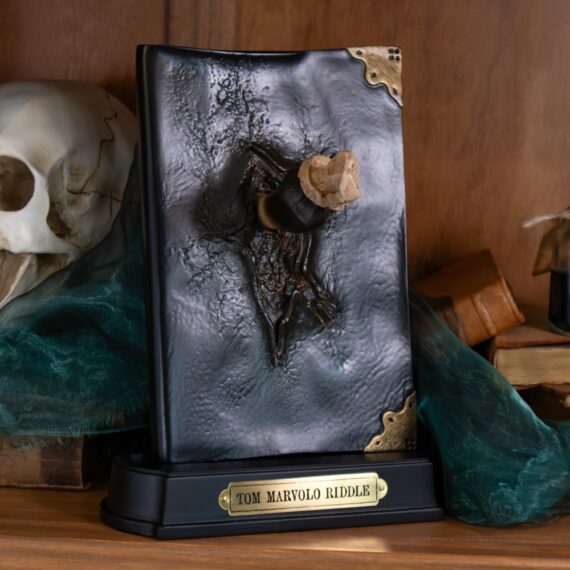 NN7271 Basilisk Fang and Tom Riddle Diary Sculpture - Environment 1_resized