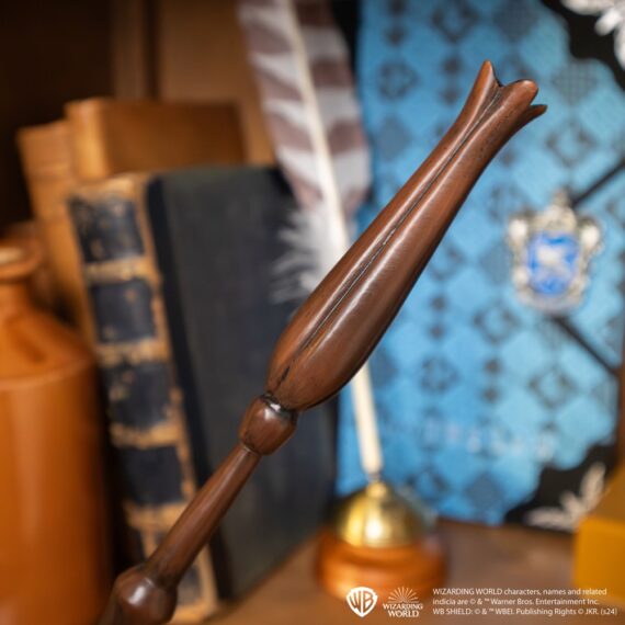 NN8232 Luna Lovegood Wand Environment_resized