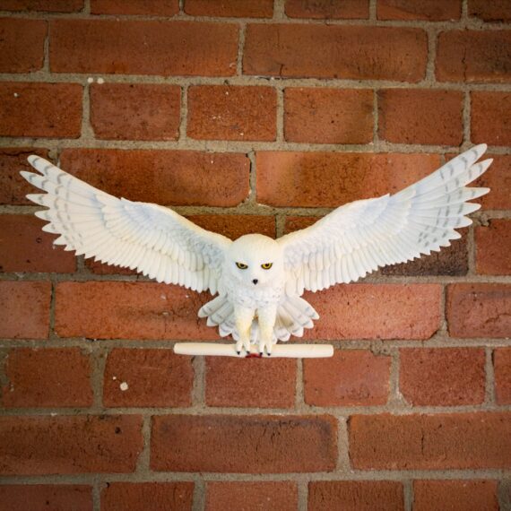 NN8965-Hedwig-Owl-Post-Wall-Décor-Environment-1_resized