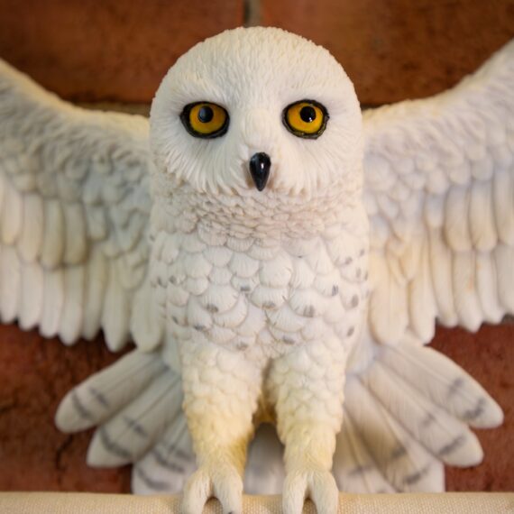 NN8965-Hedwig-Owl-Post-Wall-Décor-Environment-2_resized