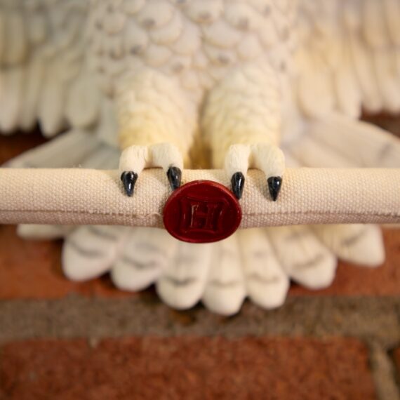 NN8965-Hedwig-Owl-Post-Wall-Décor-Environment-3_resized