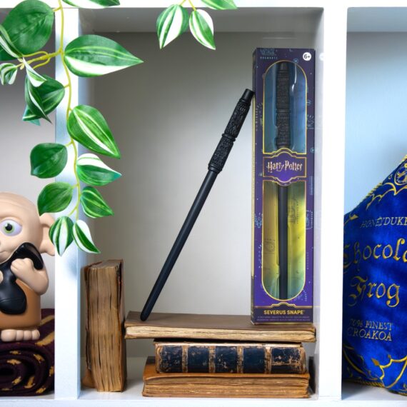 NN5636-Snape-Role-Play-Wand-Enviro-Shelf_resized